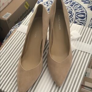 BRAND NEW Marc Fisher Tan Heels Sleek Suede Design